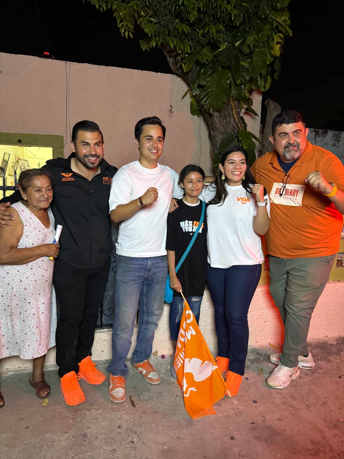 Candidatos de Movimiento Ciudadano Escuchan a Vecinos en Caminata por la Colonia Centro de Mérida